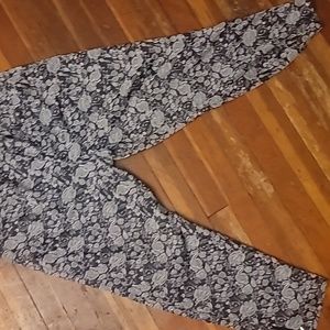 Soho Apparel Size 20 Floral Gray White Stretch Ankle Pants Zip Feature